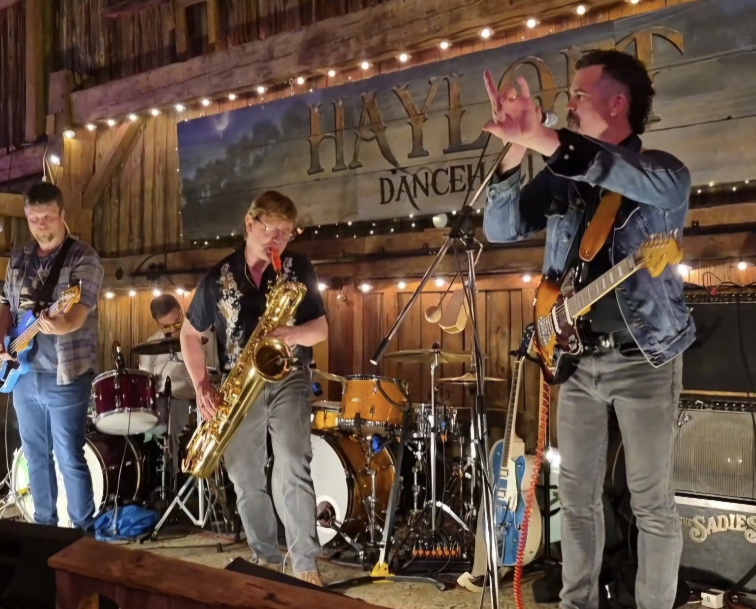 Dusty Coyote live